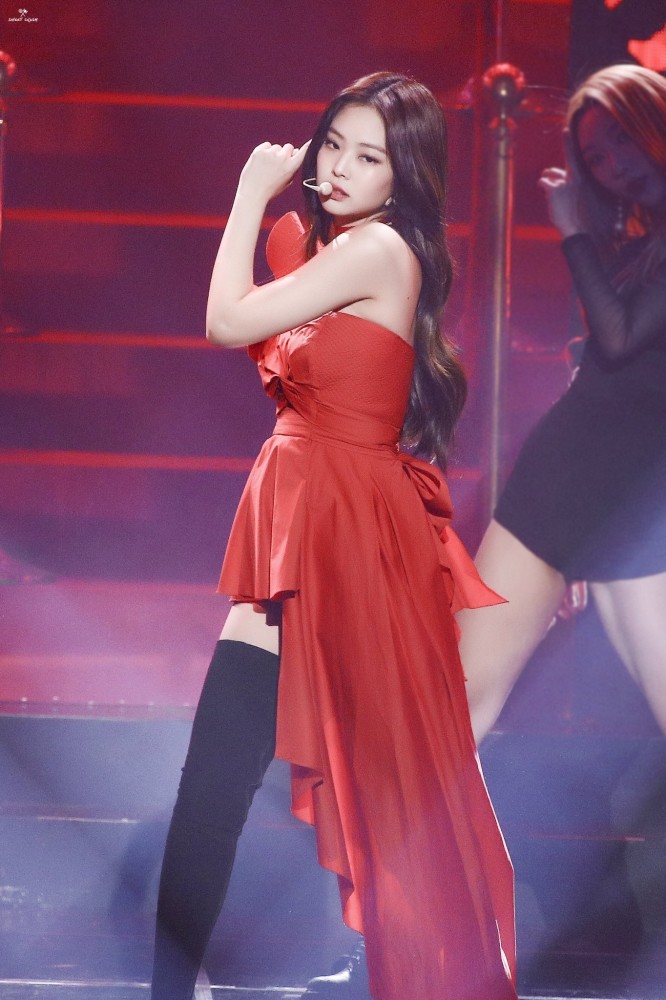 jennie金智妮红玫瑰神图