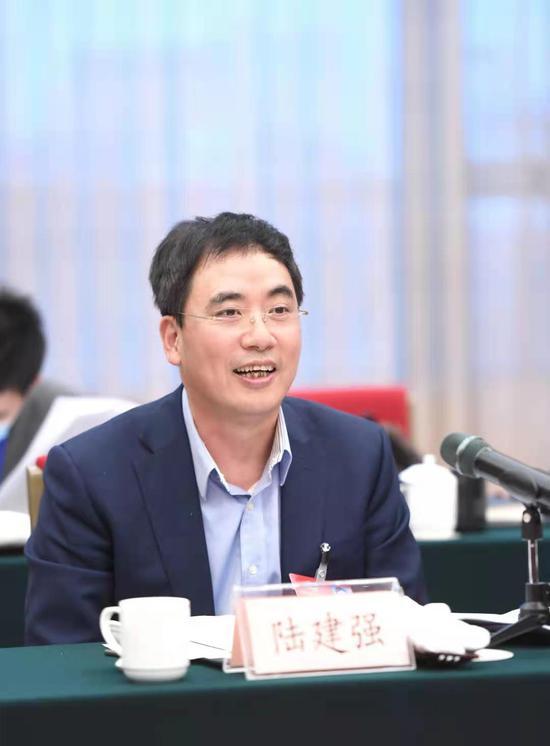 通强集团老总_中旦集团老总照片