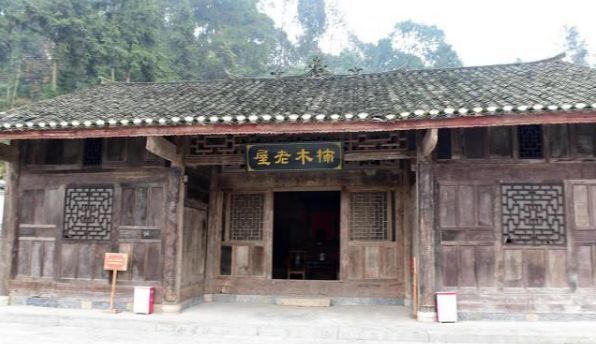 坐拥"8亿"金丝楠木木屋的贫困屋主,捐献之后,现在怎么样了?