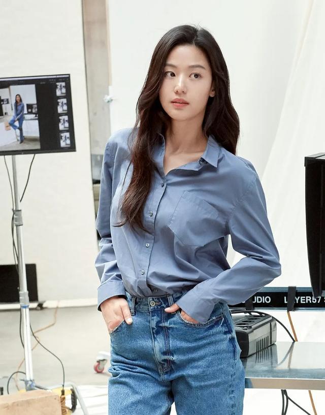 影后全智贤被富豪老公宠成少女!39岁嫩似20,被赞韩国第一美人