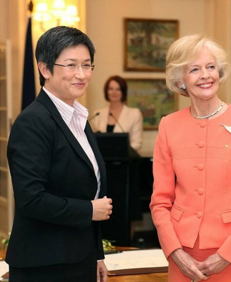 华裔女政客,颠倒黑白,在种族歧视中长大