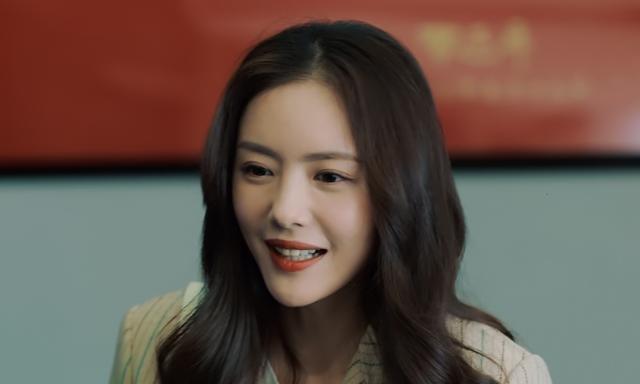 《紧急公关》彰显职场女性力量,袁律师最理性,她才是职场的榜样