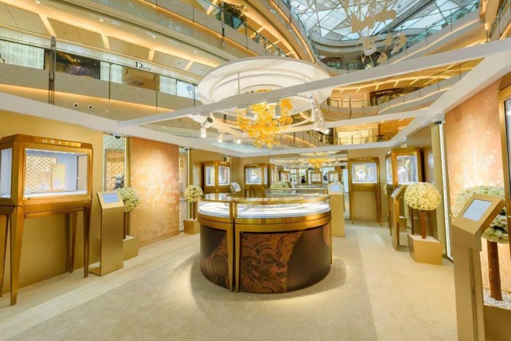 上海市中心顶级商场,有31家世界级奢侈品店,如今门店冷清顾客少