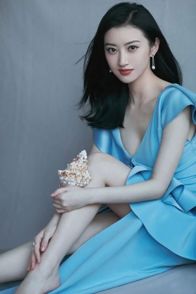 33岁景甜近照曝光,曾经可爱青春的她,如今大胆尝试性感御姐,网友赞