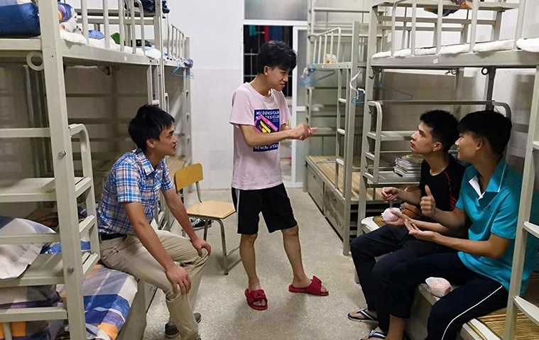 学生及家长须知:走读生和住校生有何差异,高考后差距很明显
