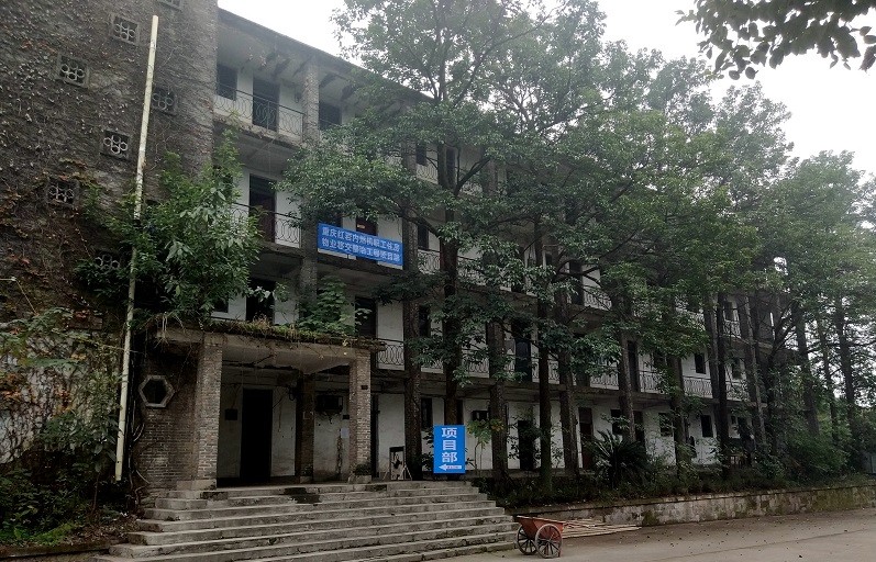 重庆废弃的军工厂,复古厂房加绿意盎然,有着浓郁的民国风情