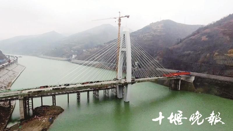白郧汉江大桥正式贯通 预计今年4月通车