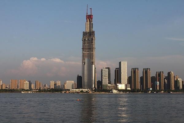 刷新纪录的世界第一高楼是武汉绿地中心的两倍耗资近2052亿元