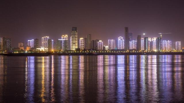 武汉最美夜景,醉人的汉口江滩,火树银花不夜天