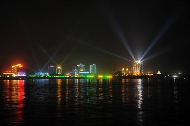 武汉最美夜景,醉人的汉口江滩,火树银花不夜天