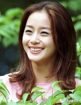 最后,看下后面的几张图,金泰熙颜值到了顶级,真的不挑妆容,造型服装.