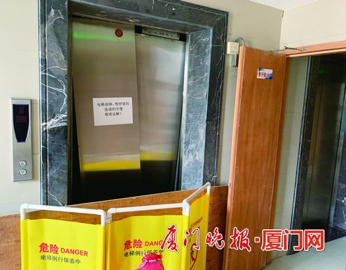 海沧一男子连人带车从14楼坠落电梯井