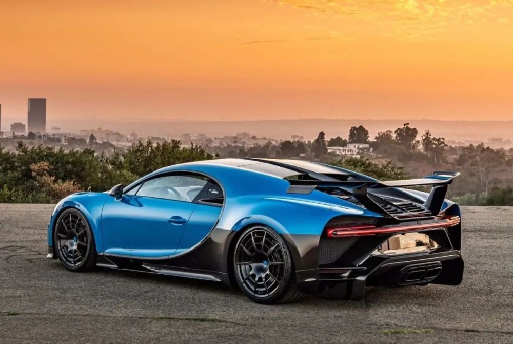顶流—布加迪chiron pur sport
