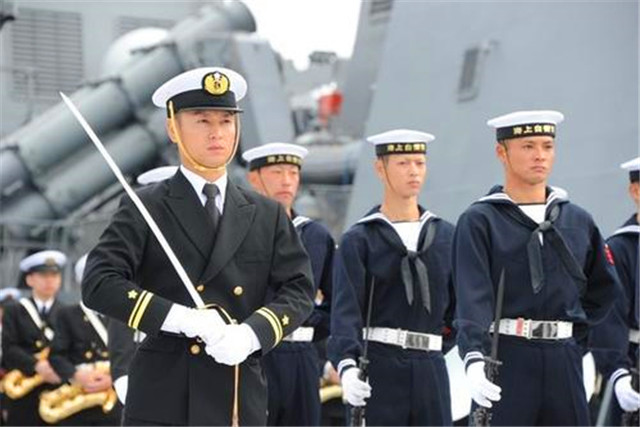 日本陆军与海军的百年恩怨:不通婚不结交,武器的螺丝都要不同