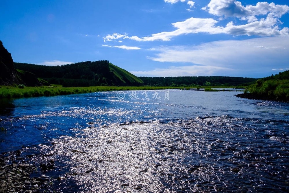 内蒙古阿尔山的哈拉哈河在阿尔山森林公园内蜿蜒流淌几十公里