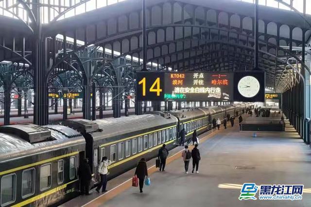 记者直击春运第一天 哈尔滨火车站略显冷清