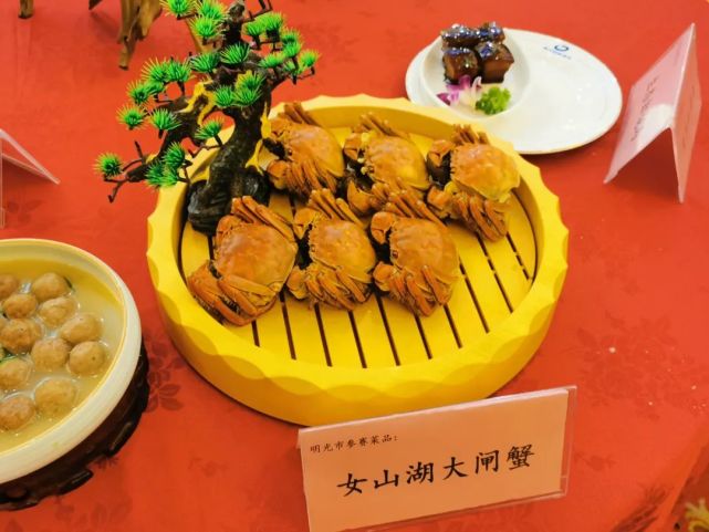 明光市"女山湖大闸蟹"曾荣获国家"地理标志"产品称号,因"脂肥膏满,润