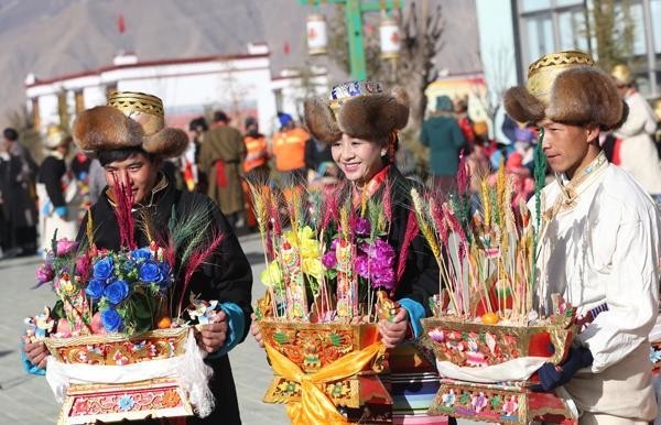 2021年,春节和藏历新年是同一天,那藏族是如何过年的?