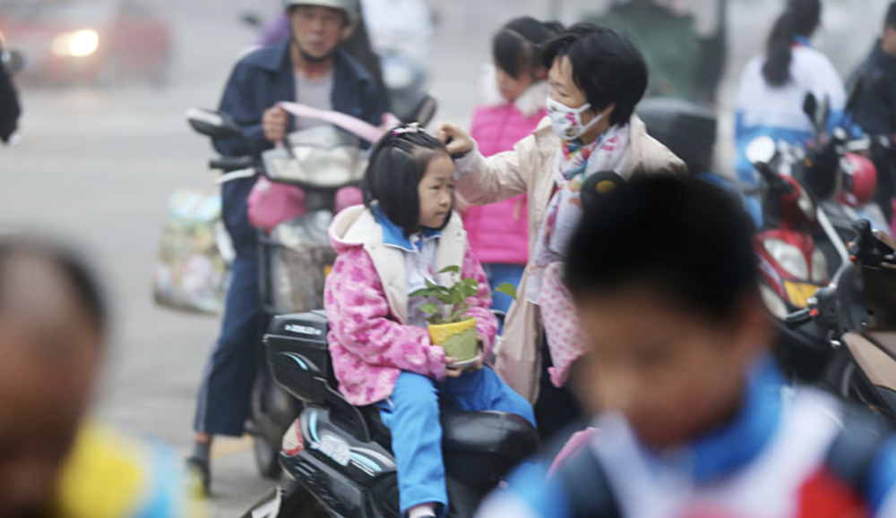 妈妈送娃上学,和爸爸送娃上学有什么区别?佛系爸爸有苦难言