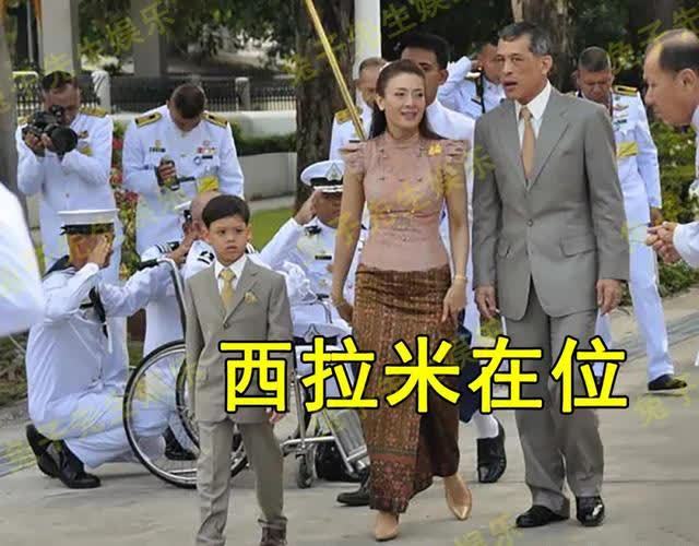 西拉米旧伤疤被揭开,跪地喂小狗被印成海报,挂在苏提达官方照下