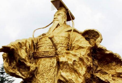 并赐金鼓,希望他擂鼓继续向戎人进攻,这就是史书上所说的秦穆公"称霸