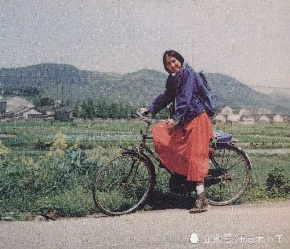 1990年,三毛住进王洛宾家,王洛宾找来一个女学生,怕别人说闲话