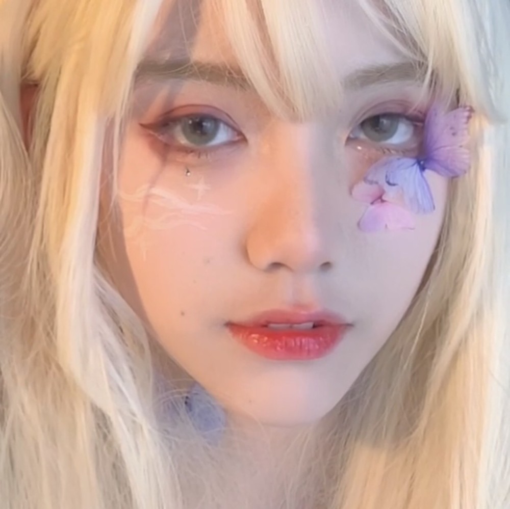 花眼睛嘴唇情侣头像猜成语_情侣头像拿花