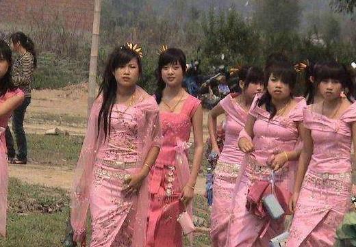 缅甸女孩自愿嫁中国男孩结果无人想娶只因该要求太难满足