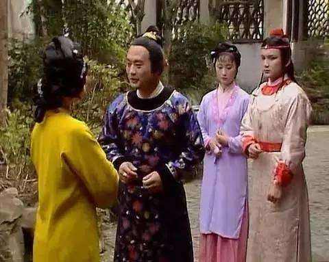 薛姨妈一向慈悲待人,为何夏金桂祸乱薛家,她却狠心要卖掉香菱?