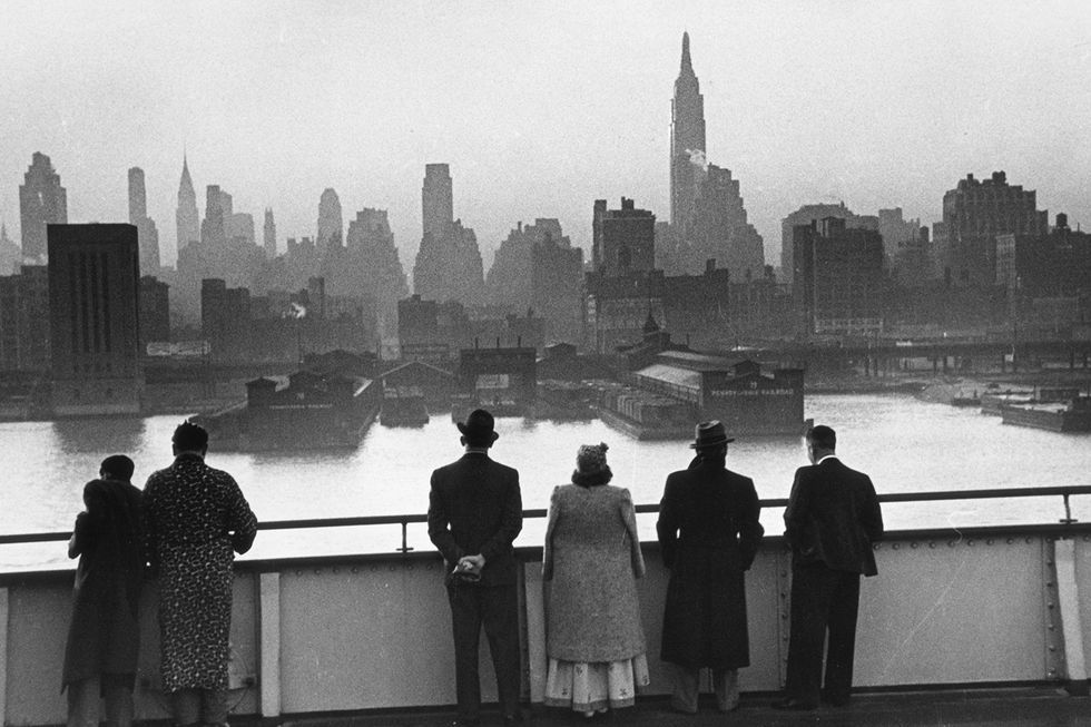 20张上世纪初的纽约老照片,从帝国大厦俯瞰纽约全景,纸醉金迷