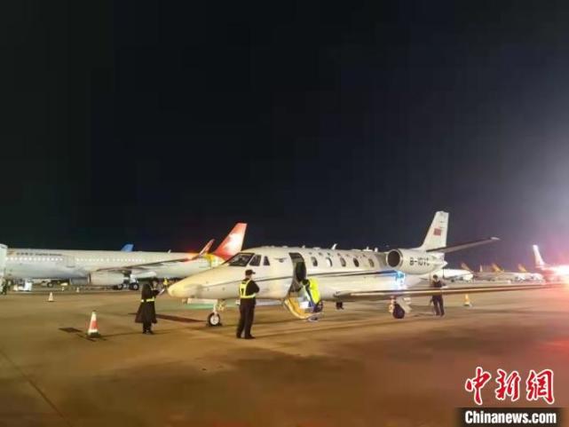 2021年春运首日的三亚凤凰国际机场. 黄泽云 摄