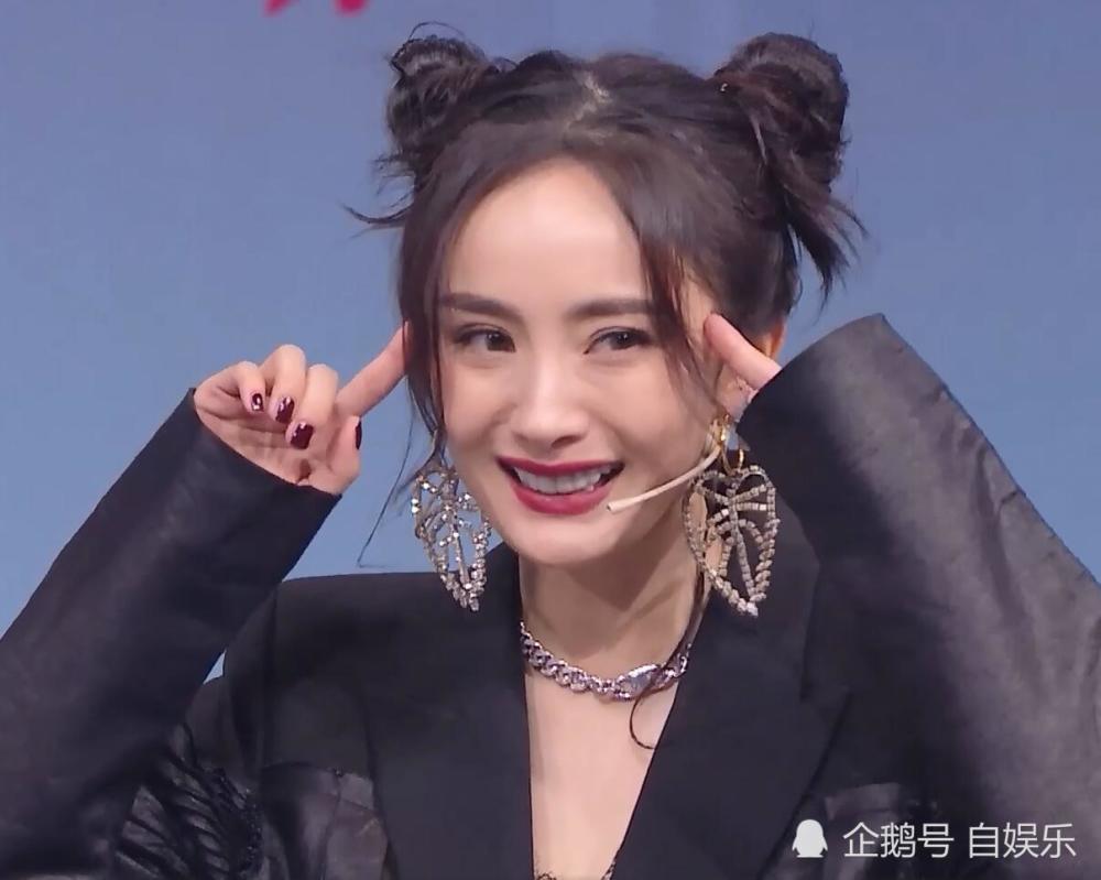 杨幂亮相《王牌6》,和关晓彤同框腿成亮点,对比太不真实了