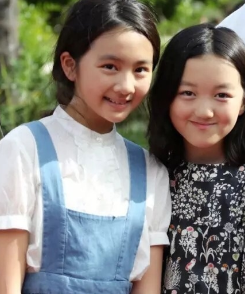 李家有女初长成,15岁李嫣穿深v大秀锁骨,优越身材堪比