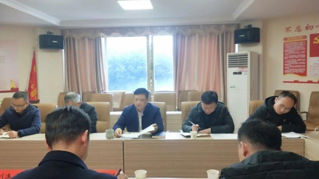 会上向健勇充分肯定了涟源市疫情防控网格化服务管理工作的成绩,并