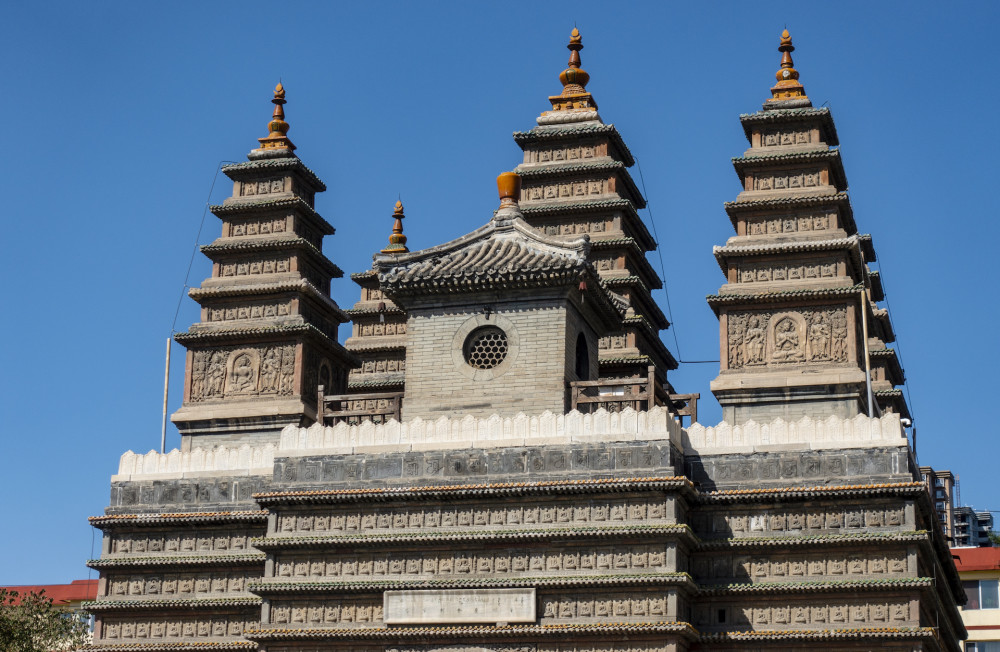 不只北京,呼和浩特也有座五塔寺,建于清代,塔里还有个