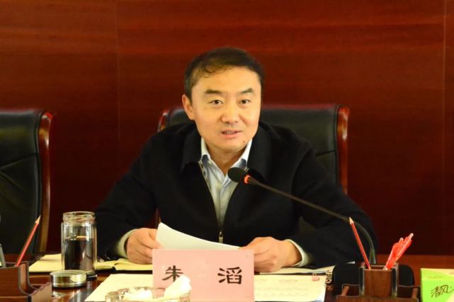 西山区委副书记,区长朱滔听取汇报后,首先肯定全区相关部门为疫情防控