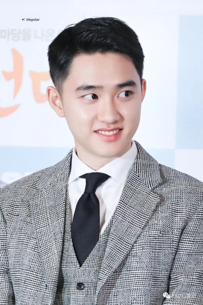 o.exo都暻秀甜蜜微笑.粉丝:又是元气满满的爱豆