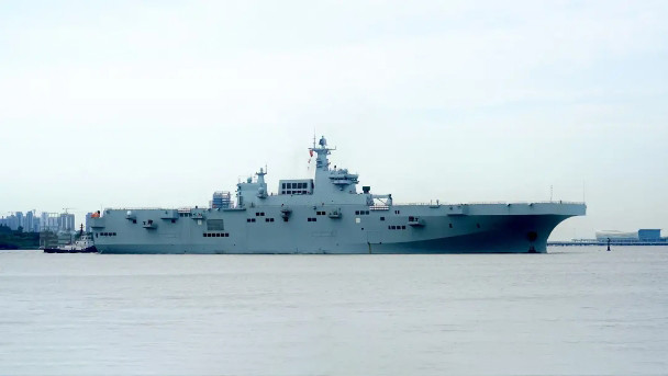 075型两栖攻击舰服役后,也将弥补我军两栖登陆的一个空白——垂直登陆