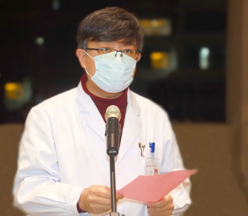 依依惜别 祝检验专家们一路平安 送行仪式上 市人民医院院长赵玉斌