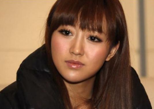 30岁嫁豪门,身为总裁夫人的潘阳为啥带孩子一直住在父亲潘长江家