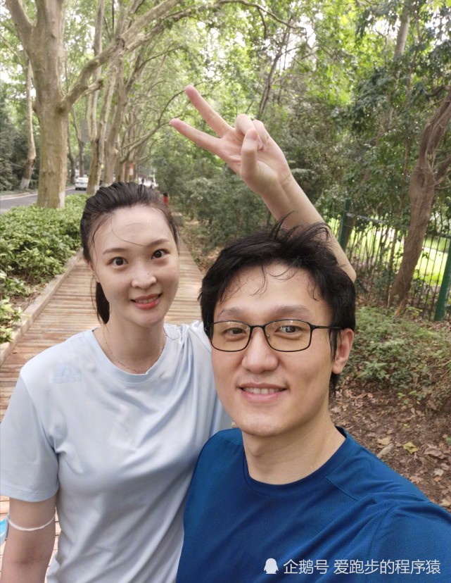 惠若琪结婚已经快三年时间,她的丈夫杨臻博也被称为所有女排队员丈夫