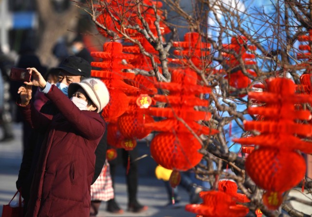迎春挂红灯,北京城年味儿更浓了