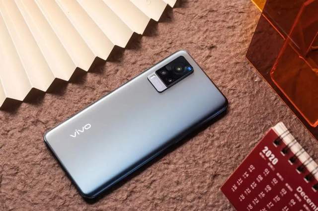 华为莱卡镜头的对手出现,vivo x60携蔡司镜头来袭!