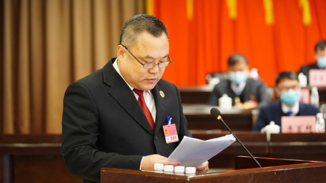 县人民检察院检察长陆小庆同志作县人民检察院工作报告