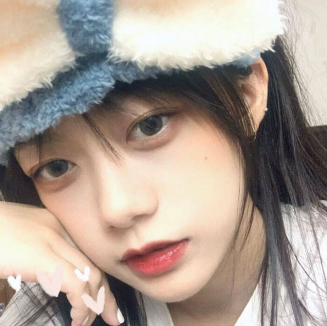 真人女生头像:山川是不卷收的文章,日月为你掌灯伴读