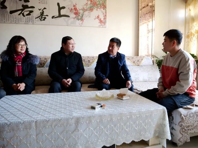 市委常委,宣传部部长李润强慰问我县省市道德模范
