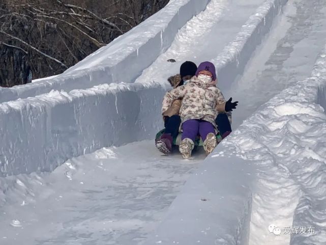 黑河市区超大"冰雪欢乐谷"对外开放啦!100米长的雪滑梯免费滑