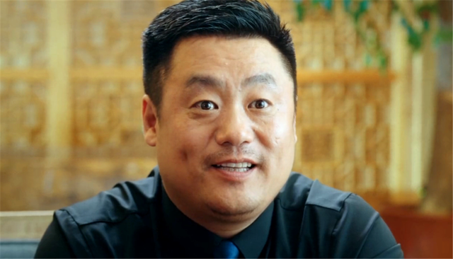 宋晓峰不但导演,主演,还亲自演唱电影片尾曲,把自己的能耐在一部电影