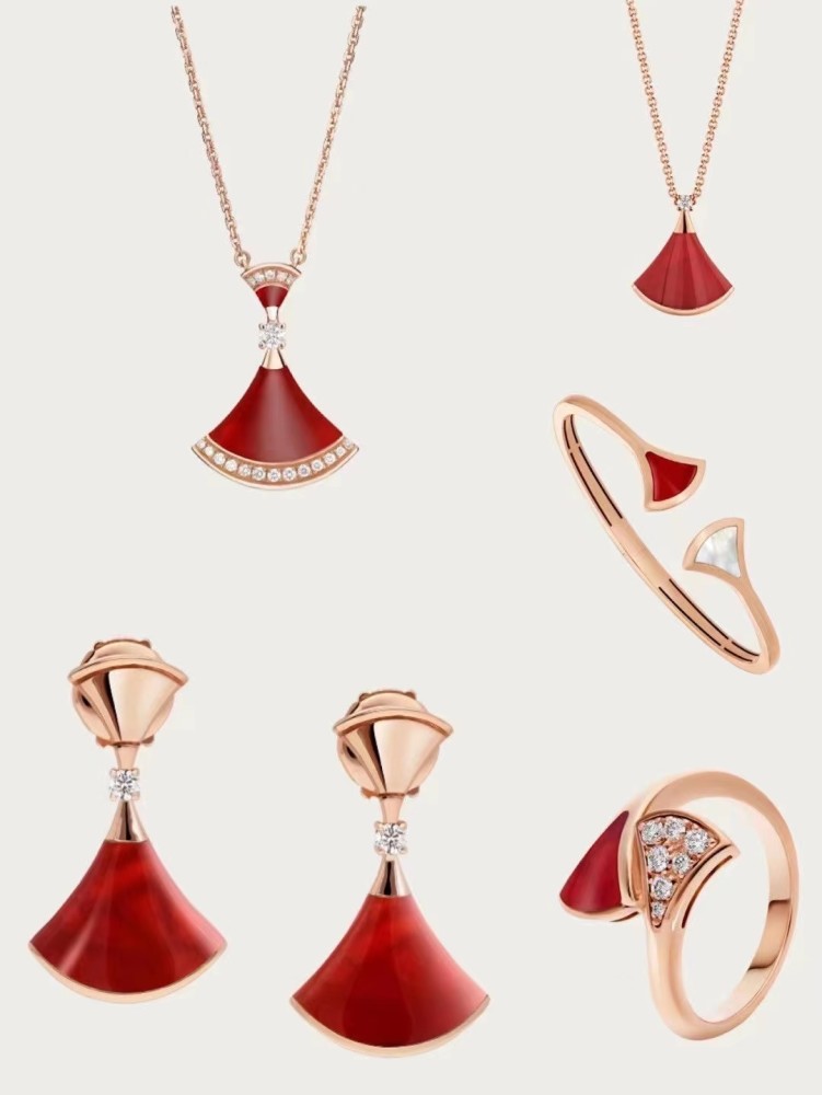 宝格丽红色珠宝首饰:创立于意大利的宝格丽,受古希腊与罗马的古典主义