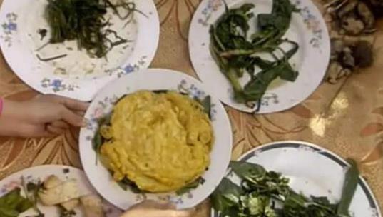 还珠格格饭菜是假的,家有儿女也是假的,这部剧虽然穷饭菜却是真的